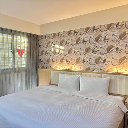 Mei Hotel Taichung Bagian luar foto