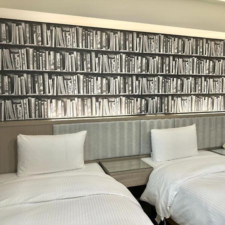 Mei Hotel Taichung Bagian luar foto