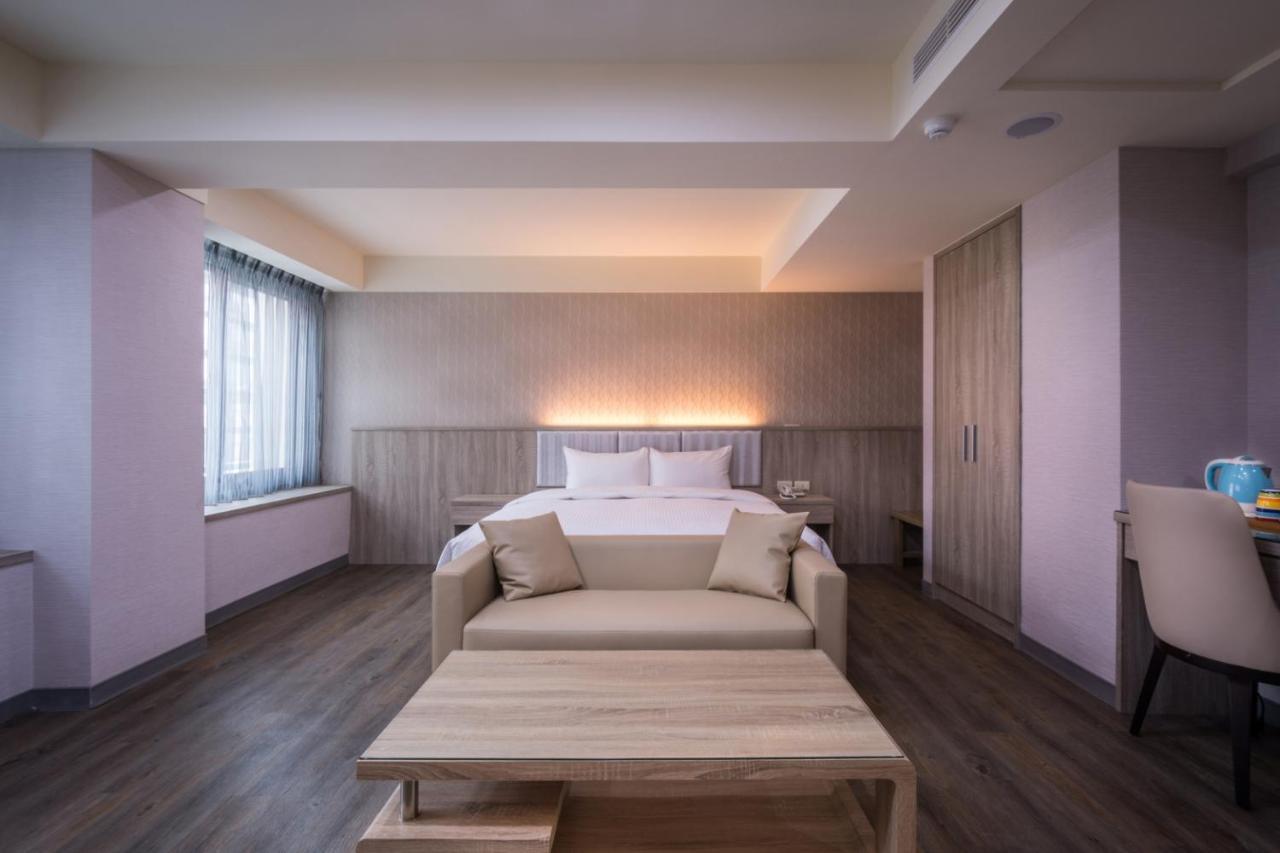 Mei Hotel Taichung Bagian luar foto