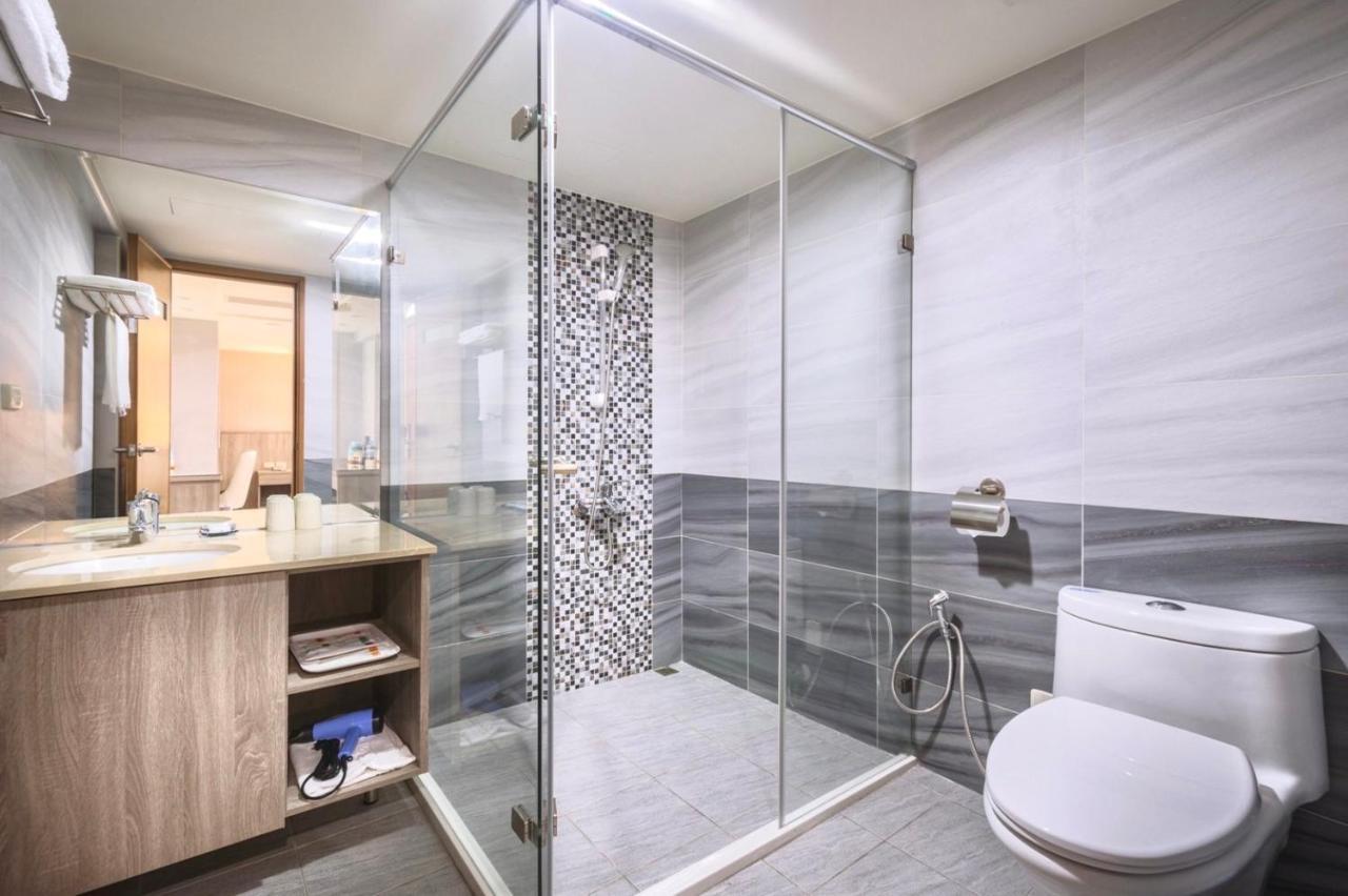 Mei Hotel Taichung Bagian luar foto