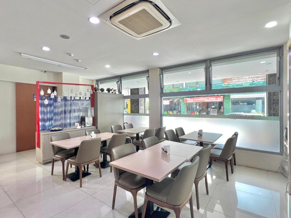 Mei Hotel Taichung Bagian luar foto