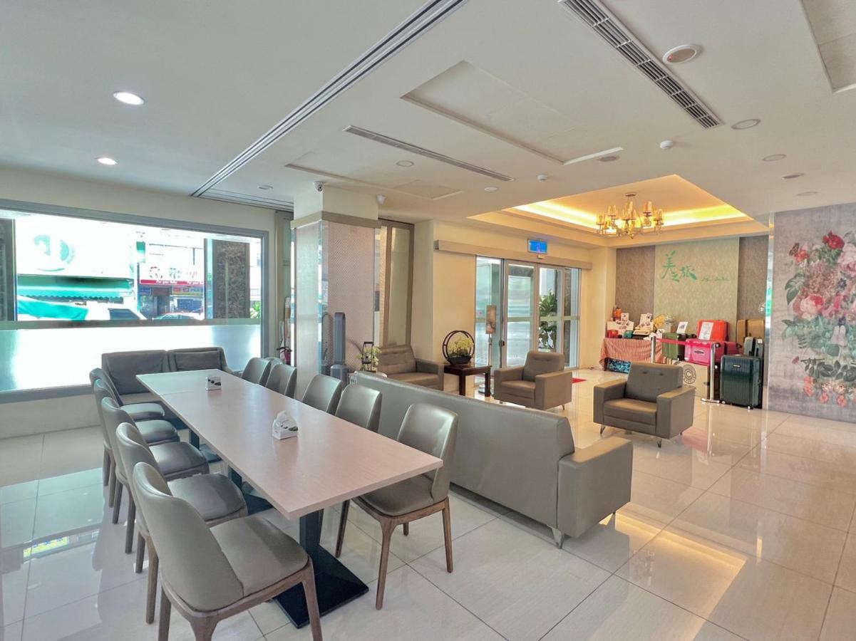 Mei Hotel Taichung Bagian luar foto