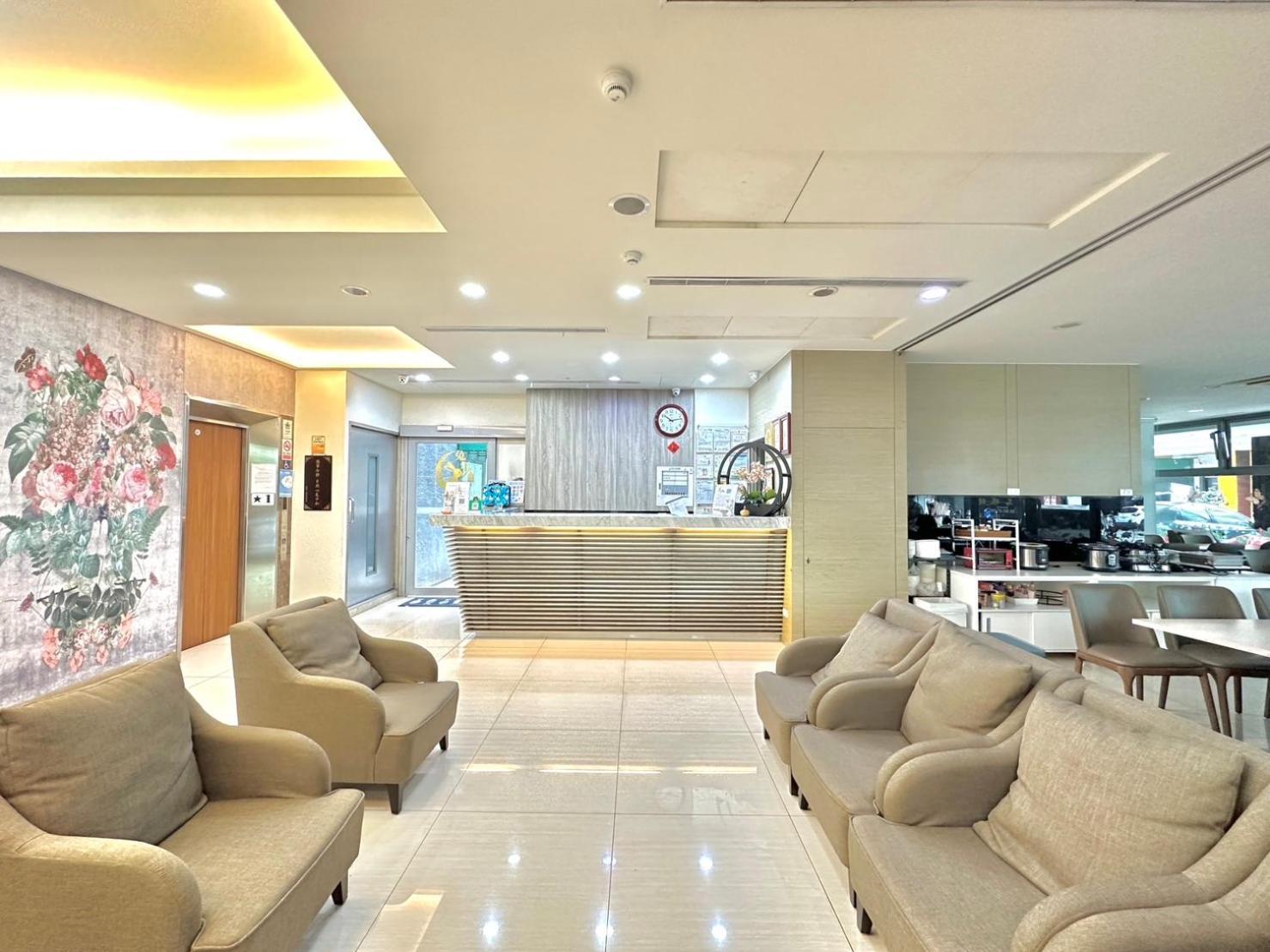 Mei Hotel Taichung Bagian luar foto