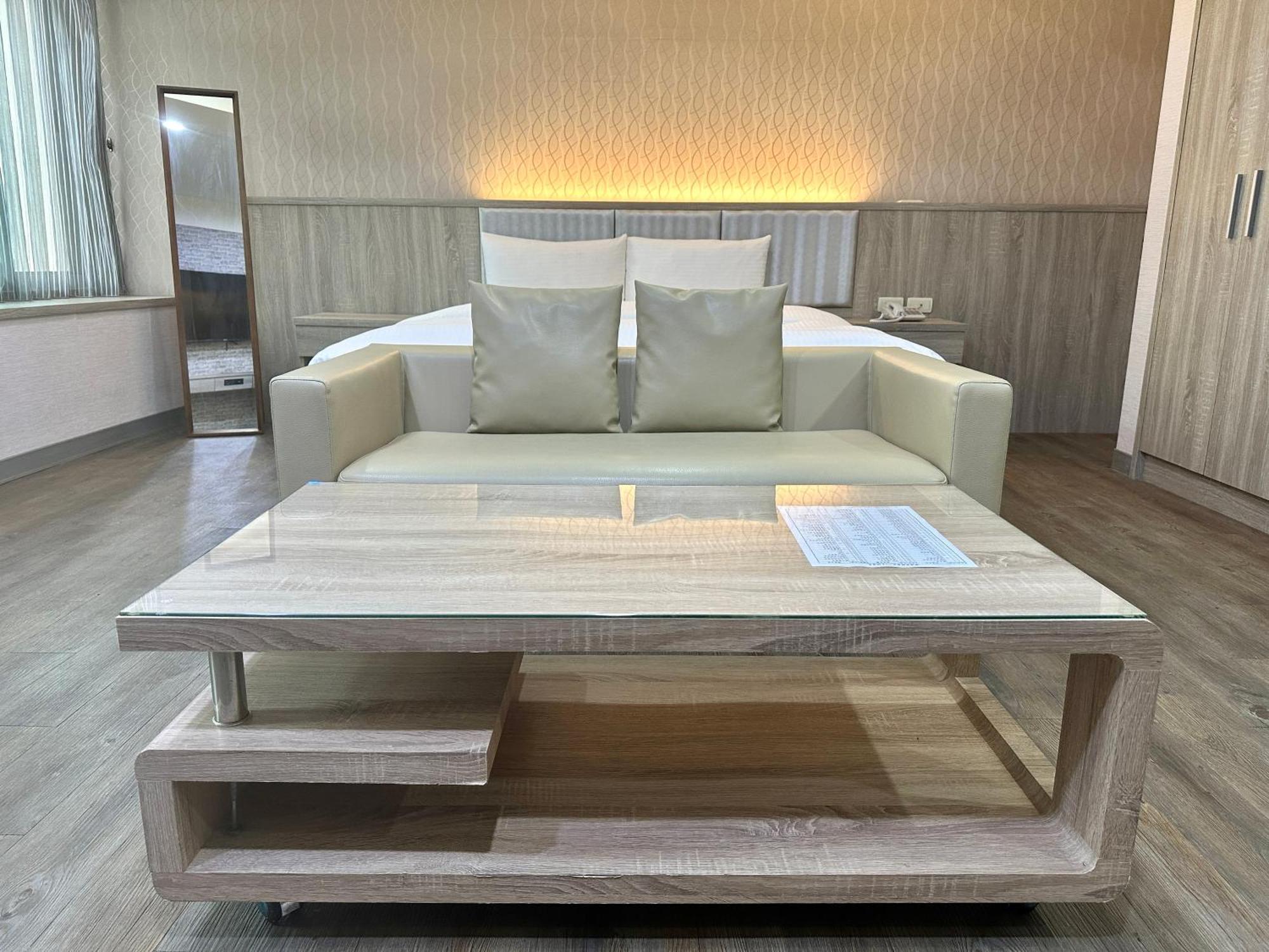 Mei Hotel Taichung Bagian luar foto