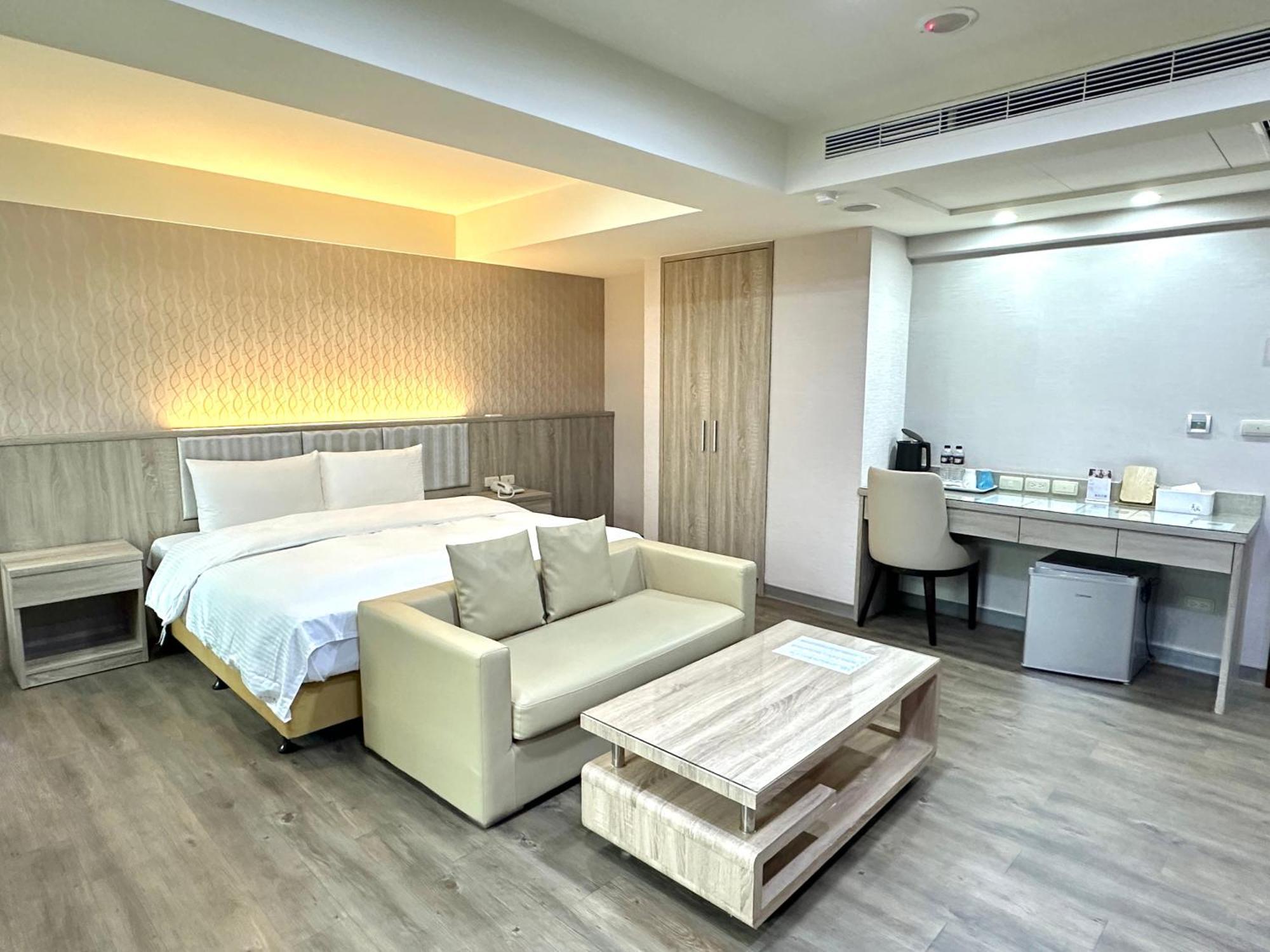 Mei Hotel Taichung Bagian luar foto