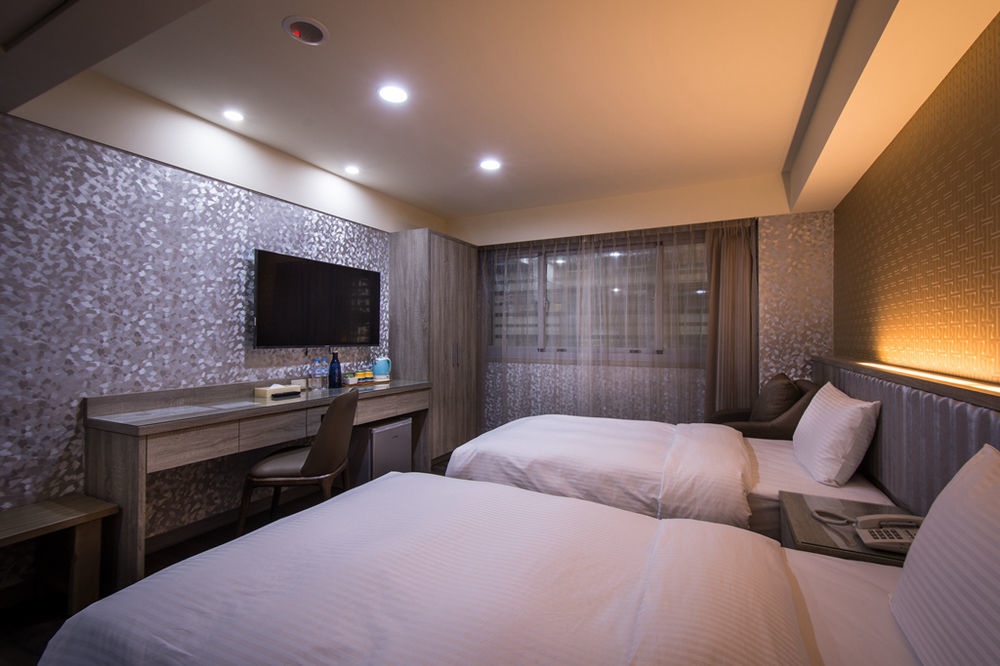 Mei Hotel Taichung Bagian luar foto