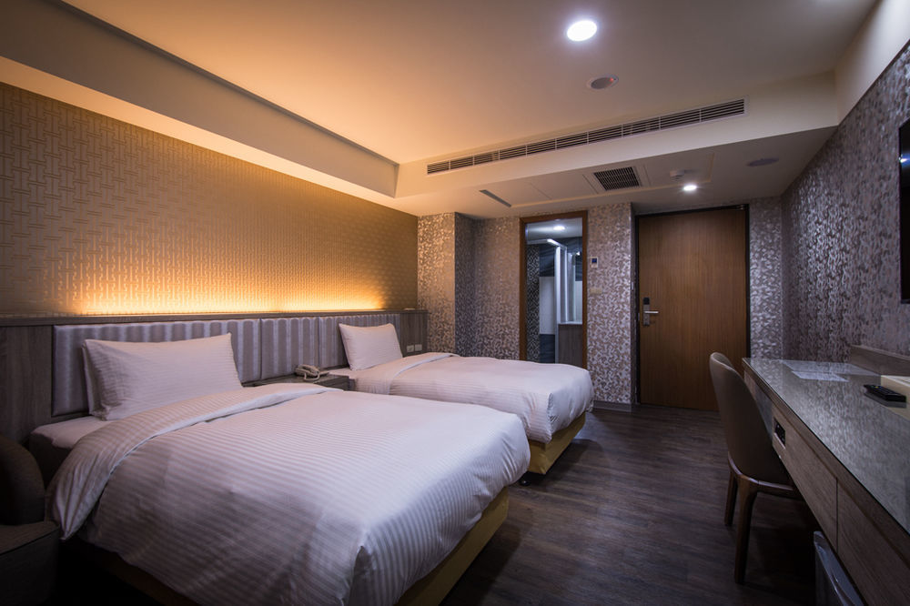 Mei Hotel Taichung Bagian luar foto