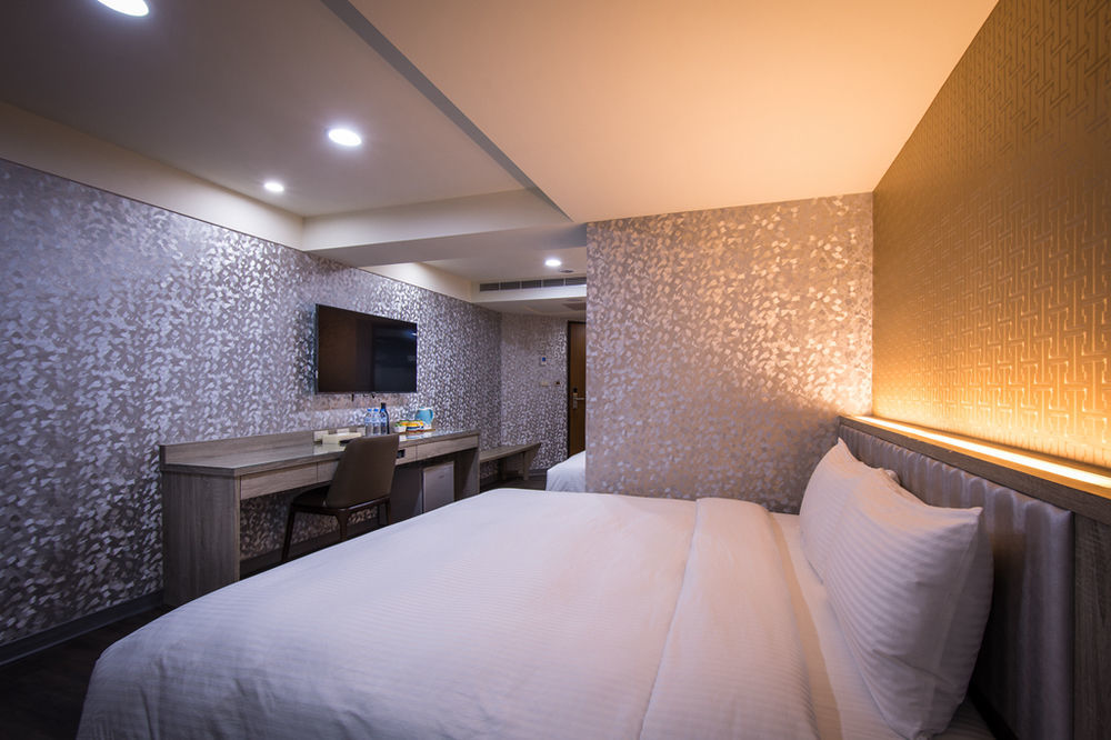 Mei Hotel Taichung Bagian luar foto