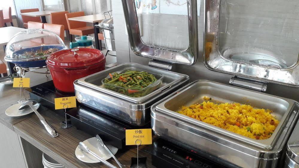 Mei Hotel Taichung Bagian luar foto